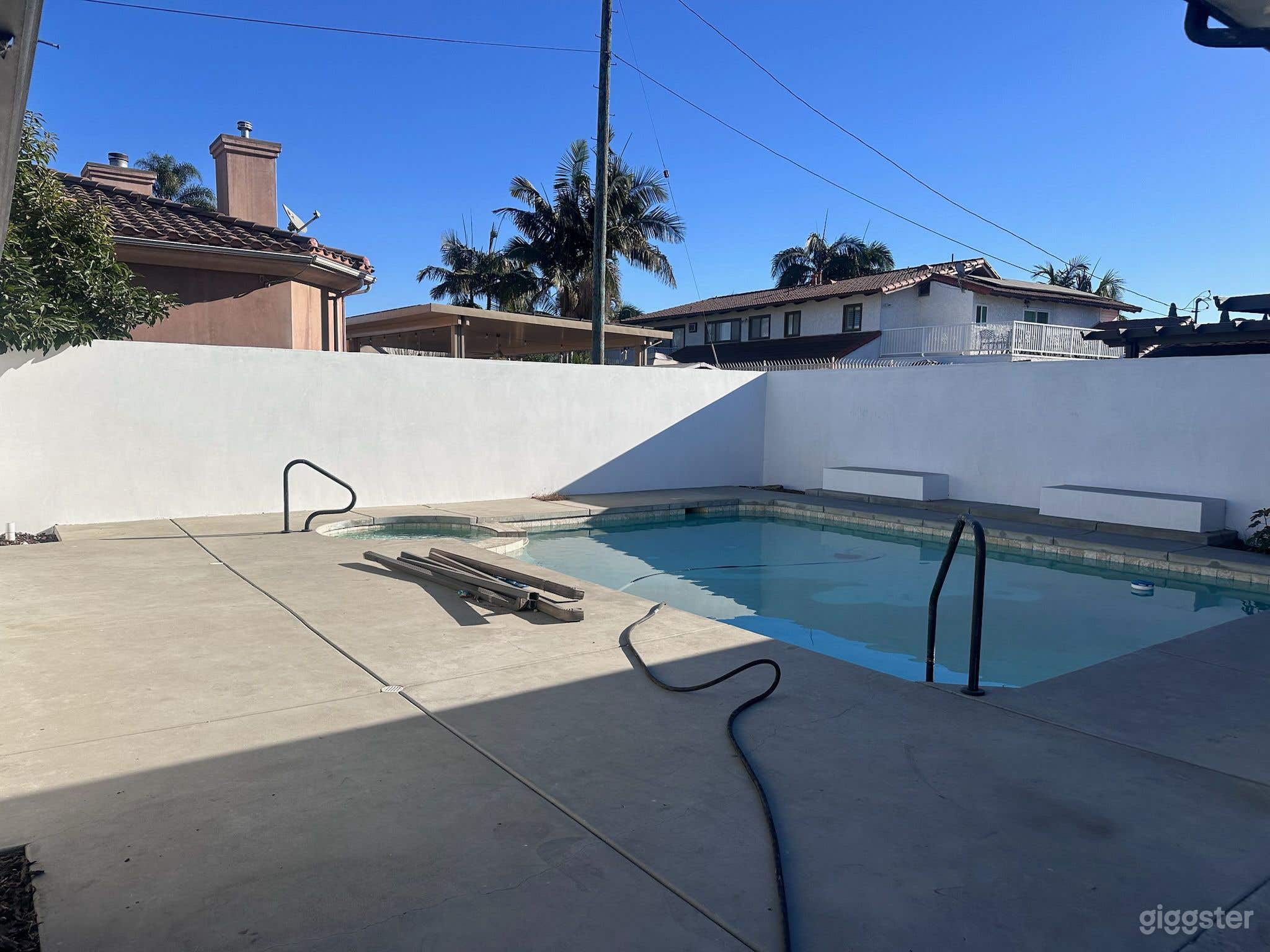 Spacious backyard  Photo 4