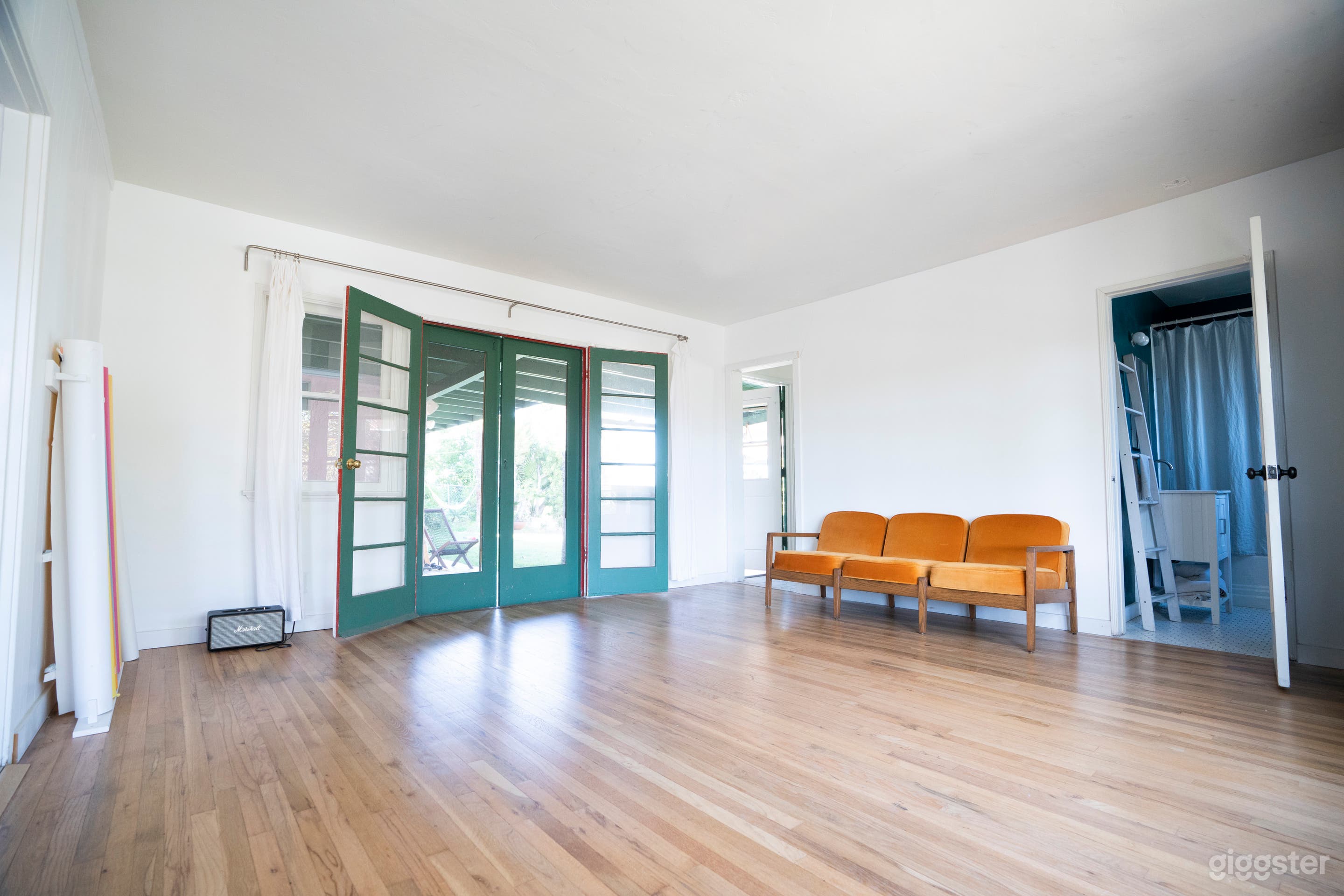 Hilltop Studios LA indoor/outdoor daylight studio Photo 3