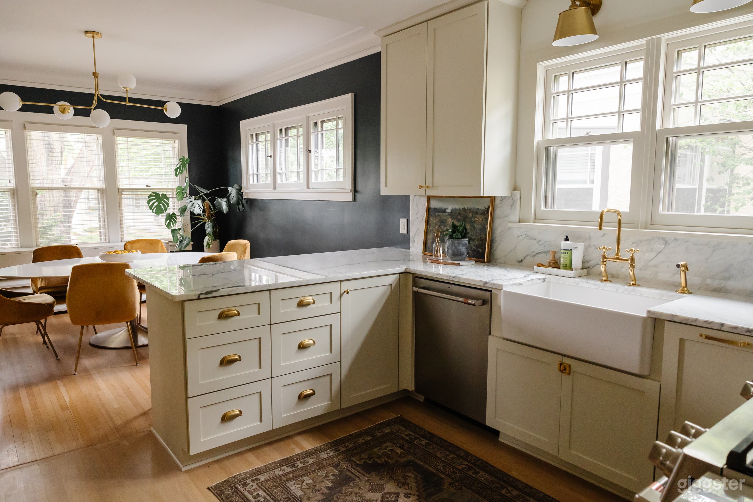 Urban Tangletown 2-Story Photo 4