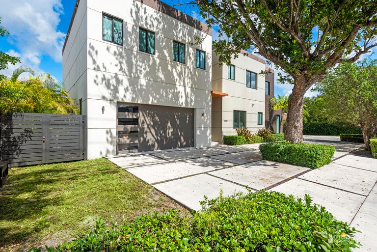  Villa Granada | Modern Elegance - Weekend Listing 