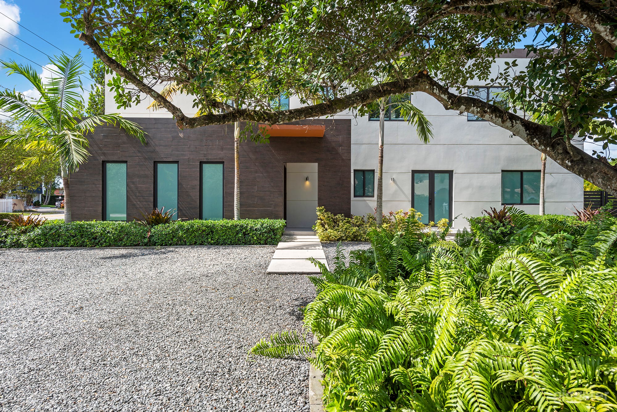 Villa Granada | Modern Elegance - Weekend Listing Photo 3