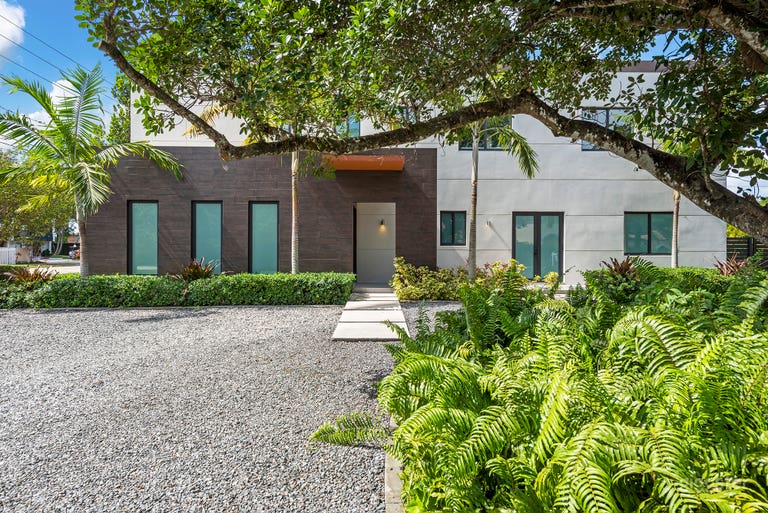  Villa Granada | Modern Elegance - Weekend Listing 