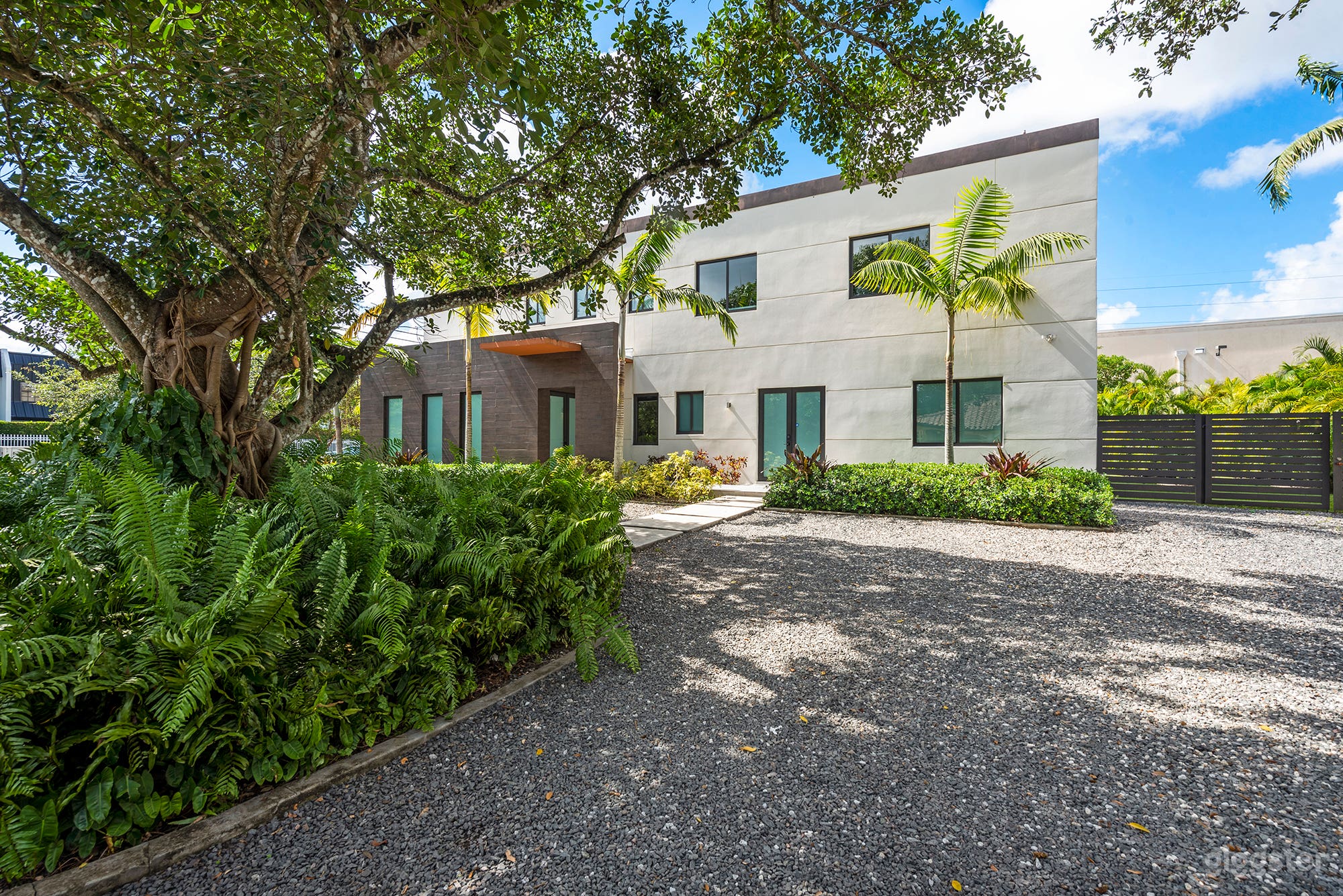 Villa Granada | Modern Elegance - Weekend Listing Photo 2