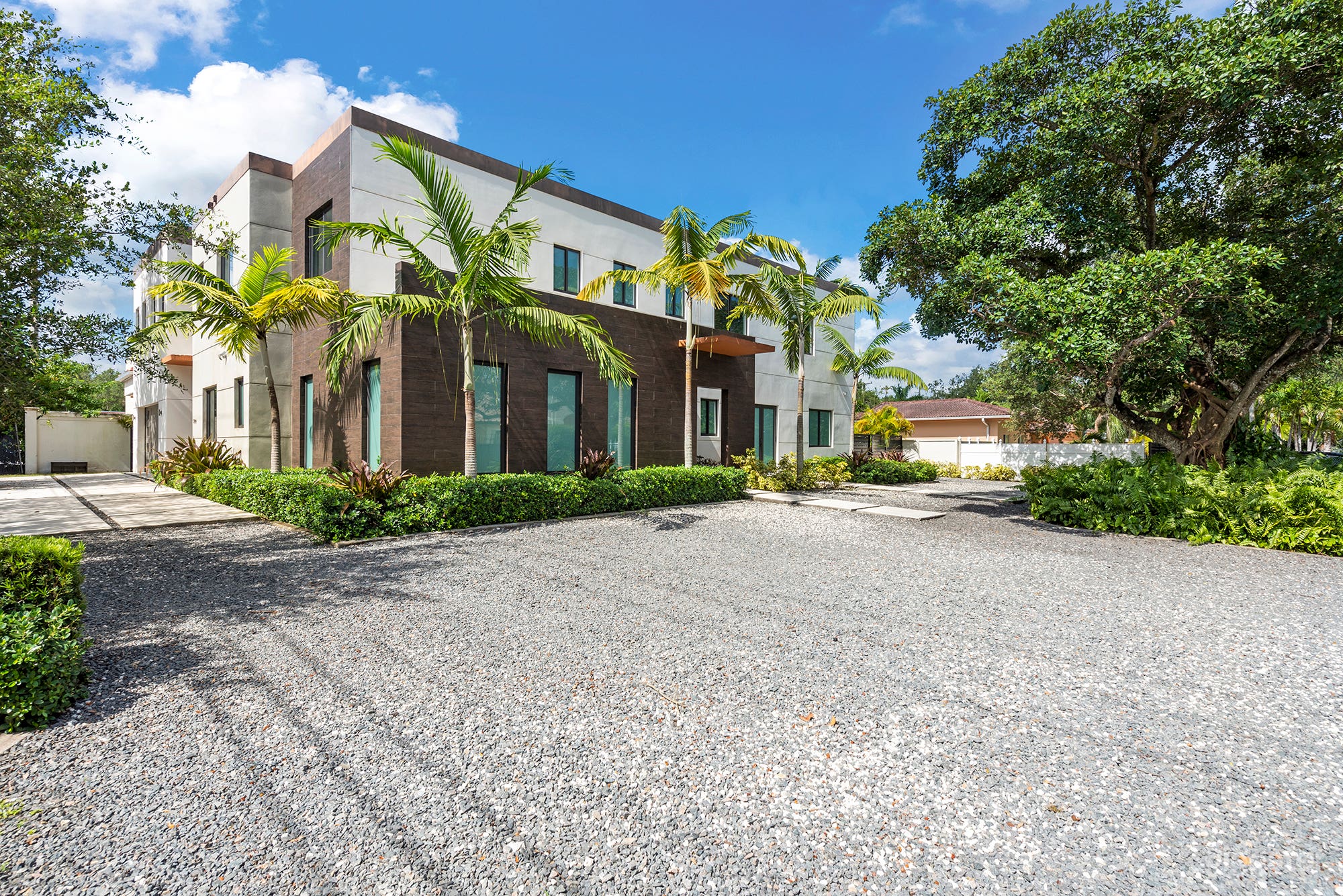 Villa Granada | Modern Elegance - Weekend Listing Photo 4