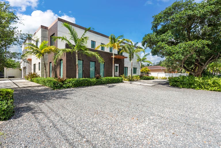  Villa Granada | Modern Elegance - Weekend Listing 