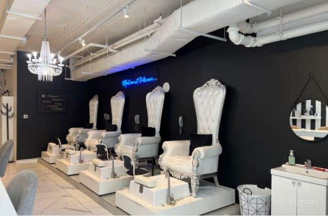Luxurious Nail Bar in Edmonton Photo 2