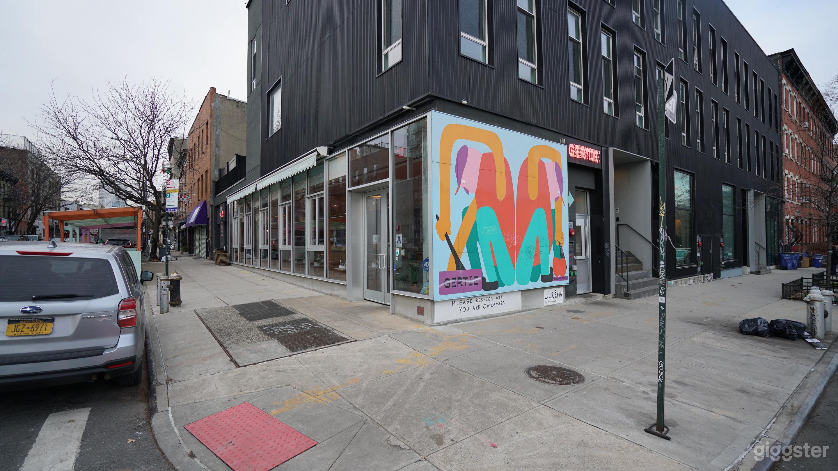 Bright, Colorful and Open Restaurant: Williamsburg Photo 2