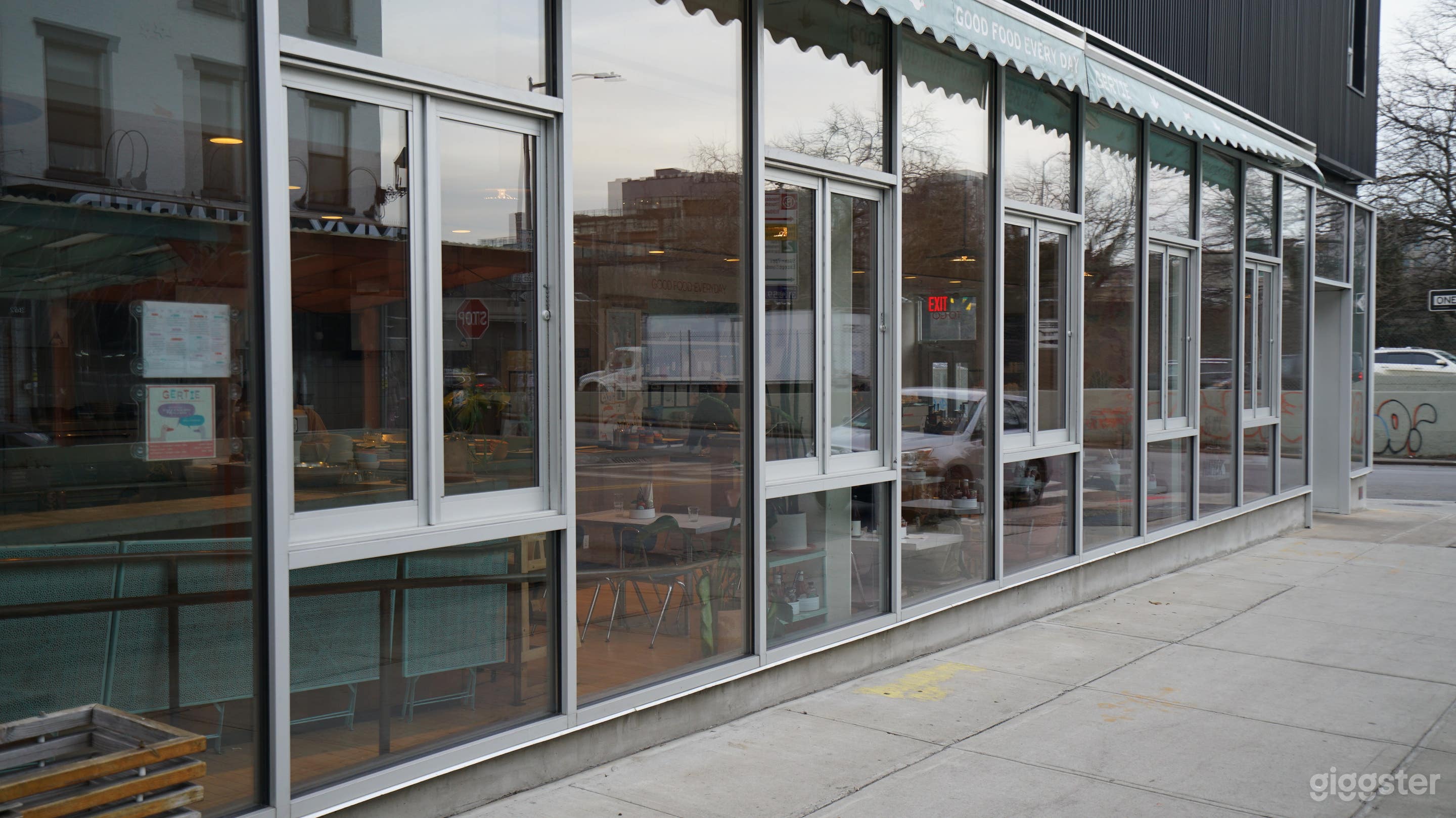 Bright, Colorful and Open Restaurant: Williamsburg Photo 4