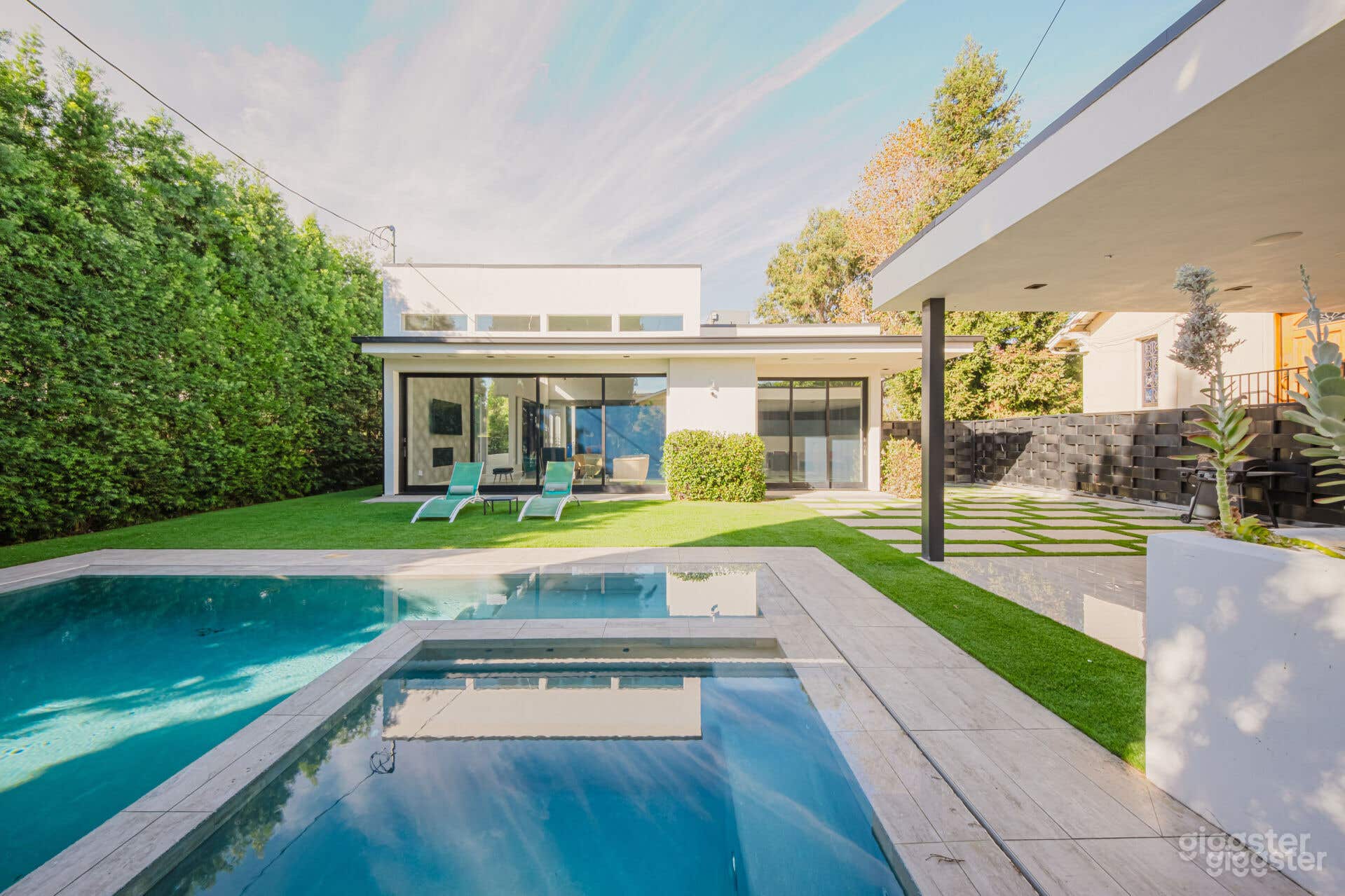 CHIC OASIS OF LIGHT PRISTINE OUTDOOR POOL Photo 4