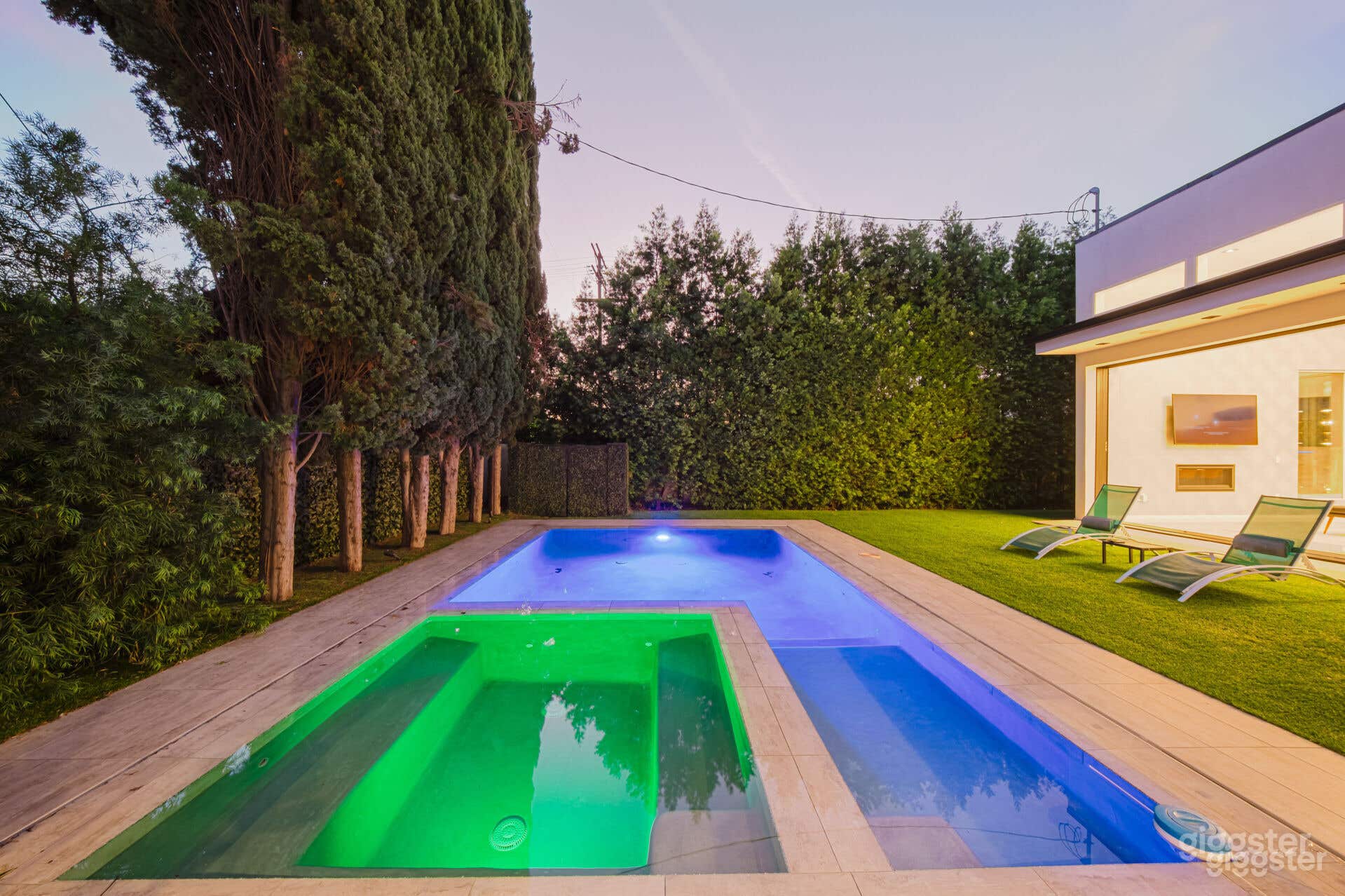 CHIC OASIS OF LIGHT PRISTINE OUTDOOR POOL Photo 3