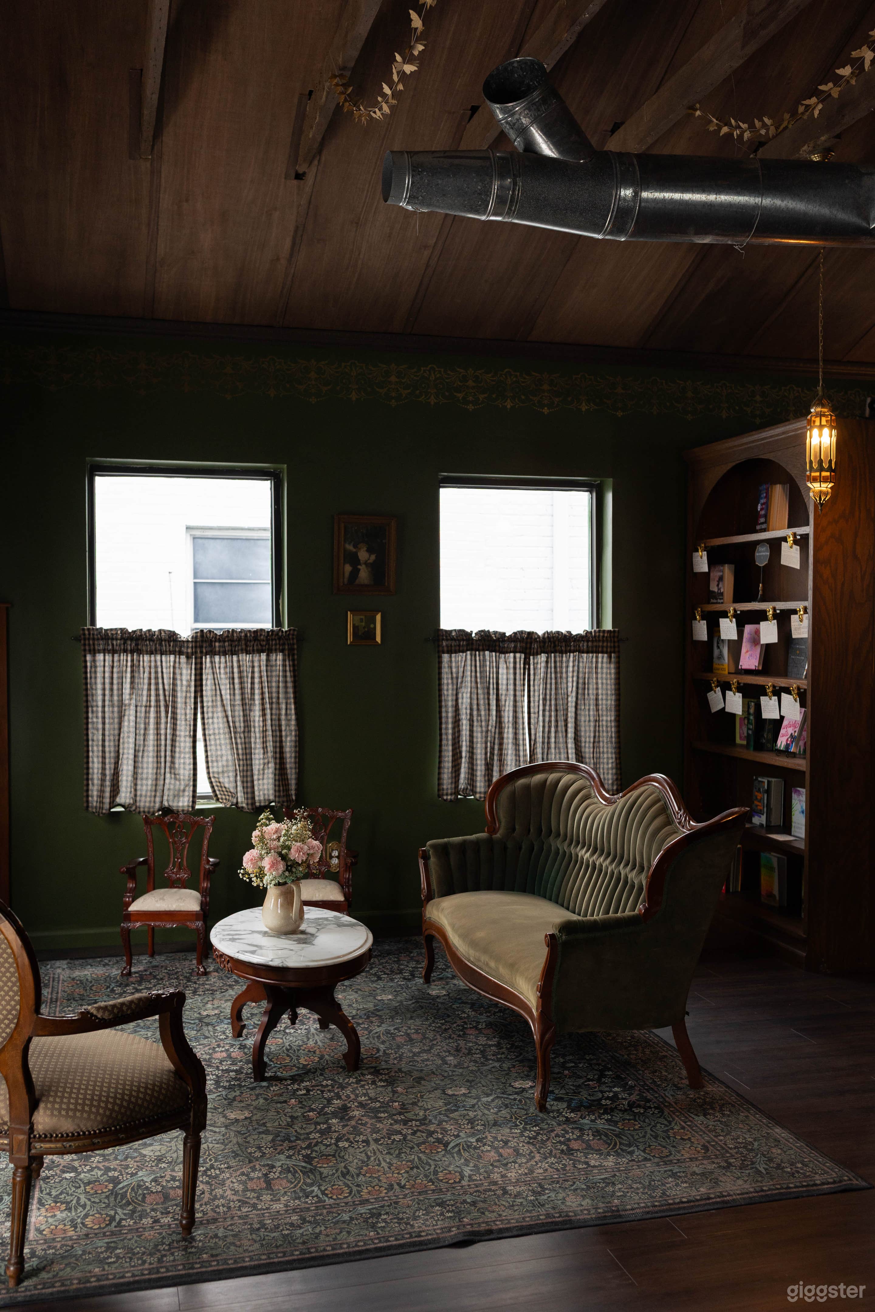 Bookstore in Chamblee (Cozy, Warm, Inviting!) Photo 2