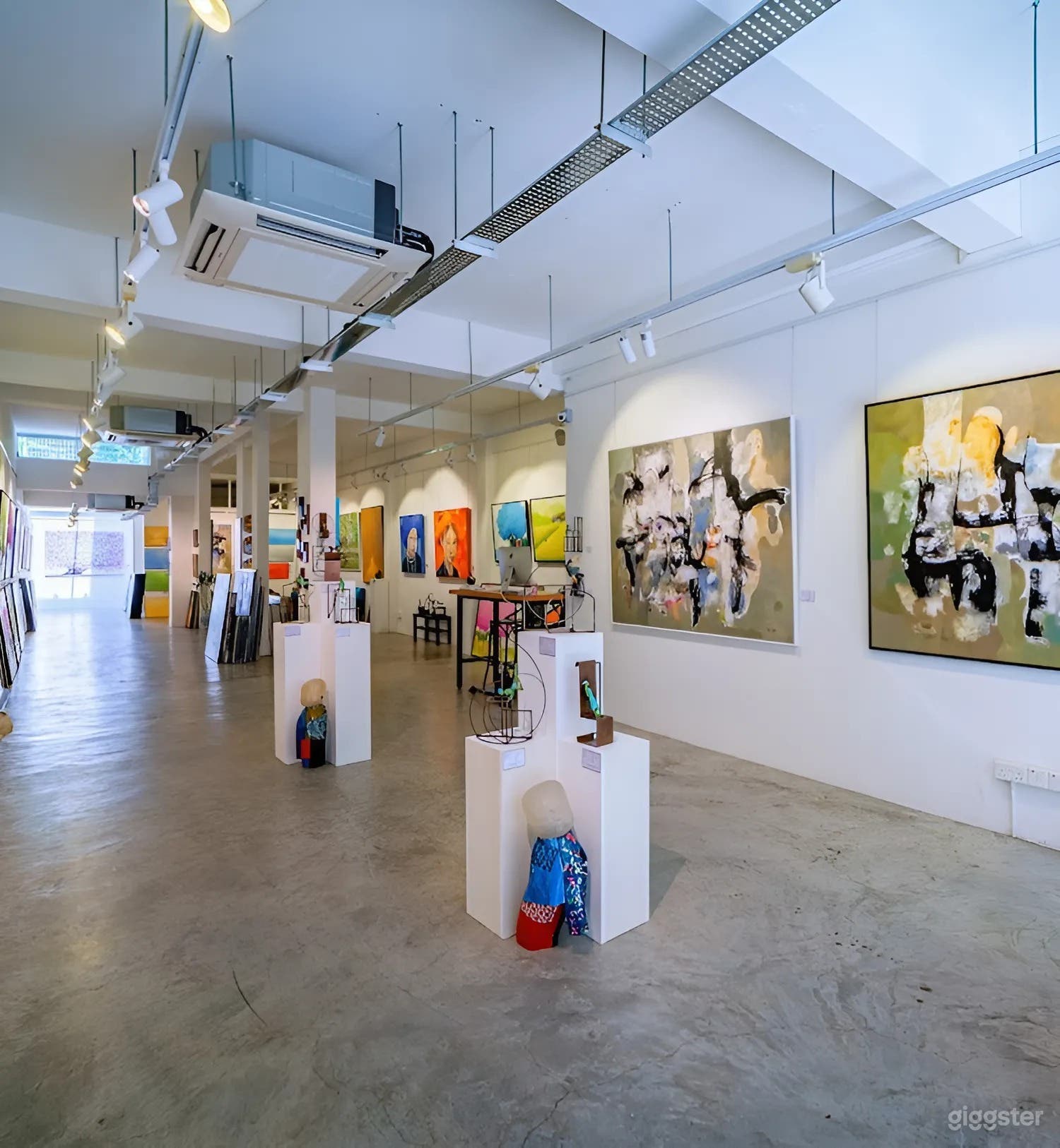 Spacious Art Gallery in Trendy Neighborhood - Perfect for Events, Filming, and Photoshoots Photo 1