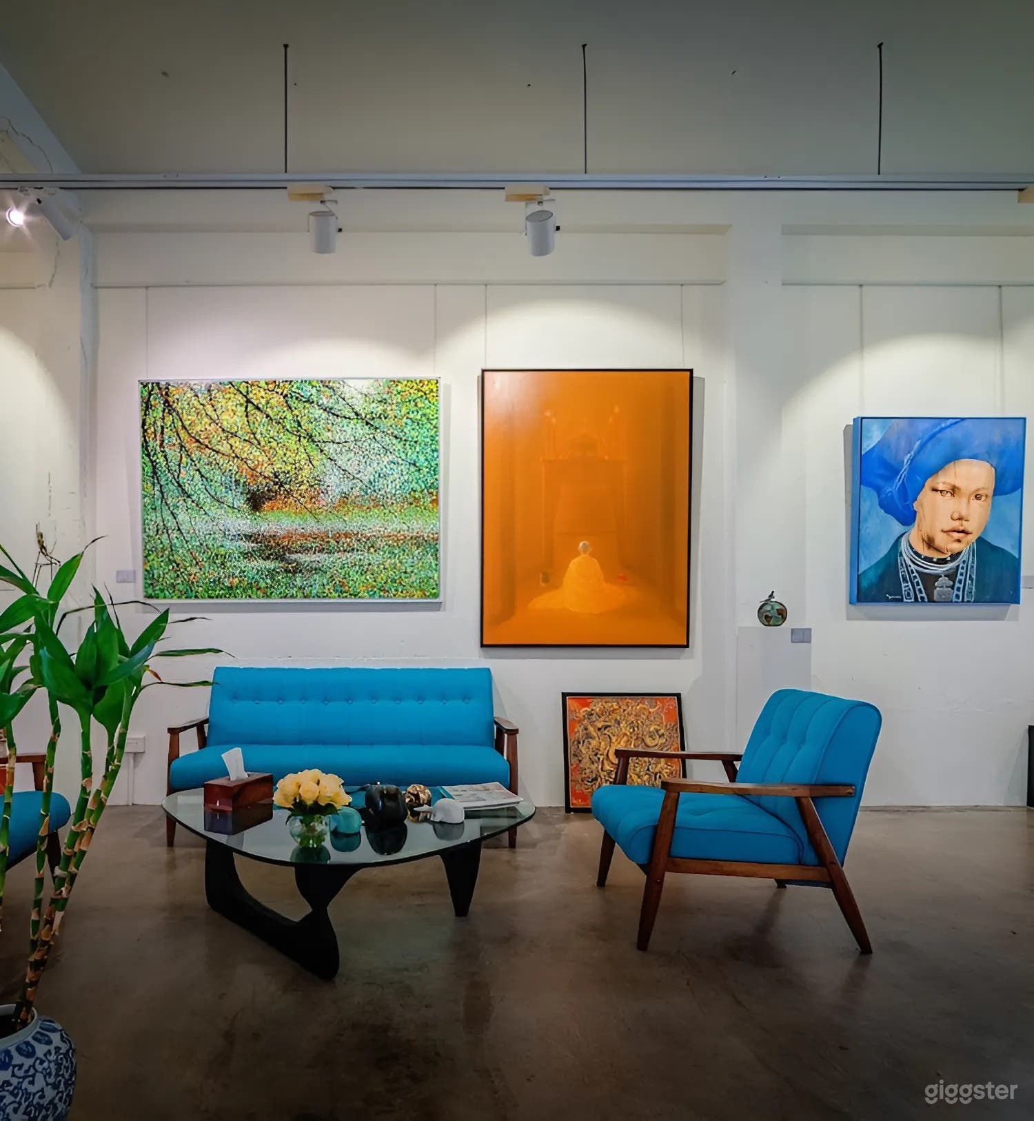 Spacious Art Gallery in Trendy Neighborhood - Perfect for Events, Filming, and Photoshoots Photo 3