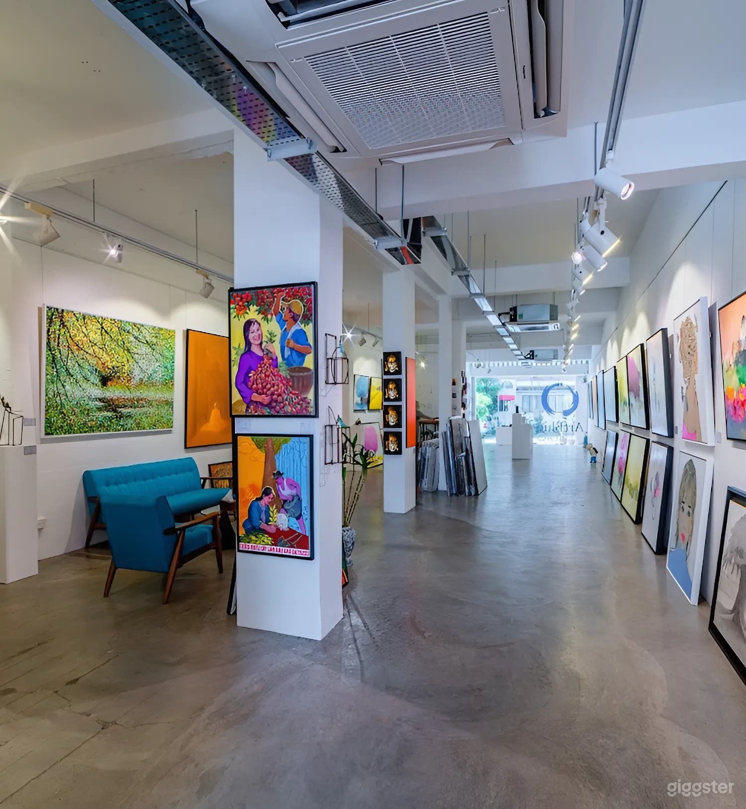 Spacious Art Gallery in Trendy Neighborhood - Perfect for Events, Filming, and Photoshoots Photo 2