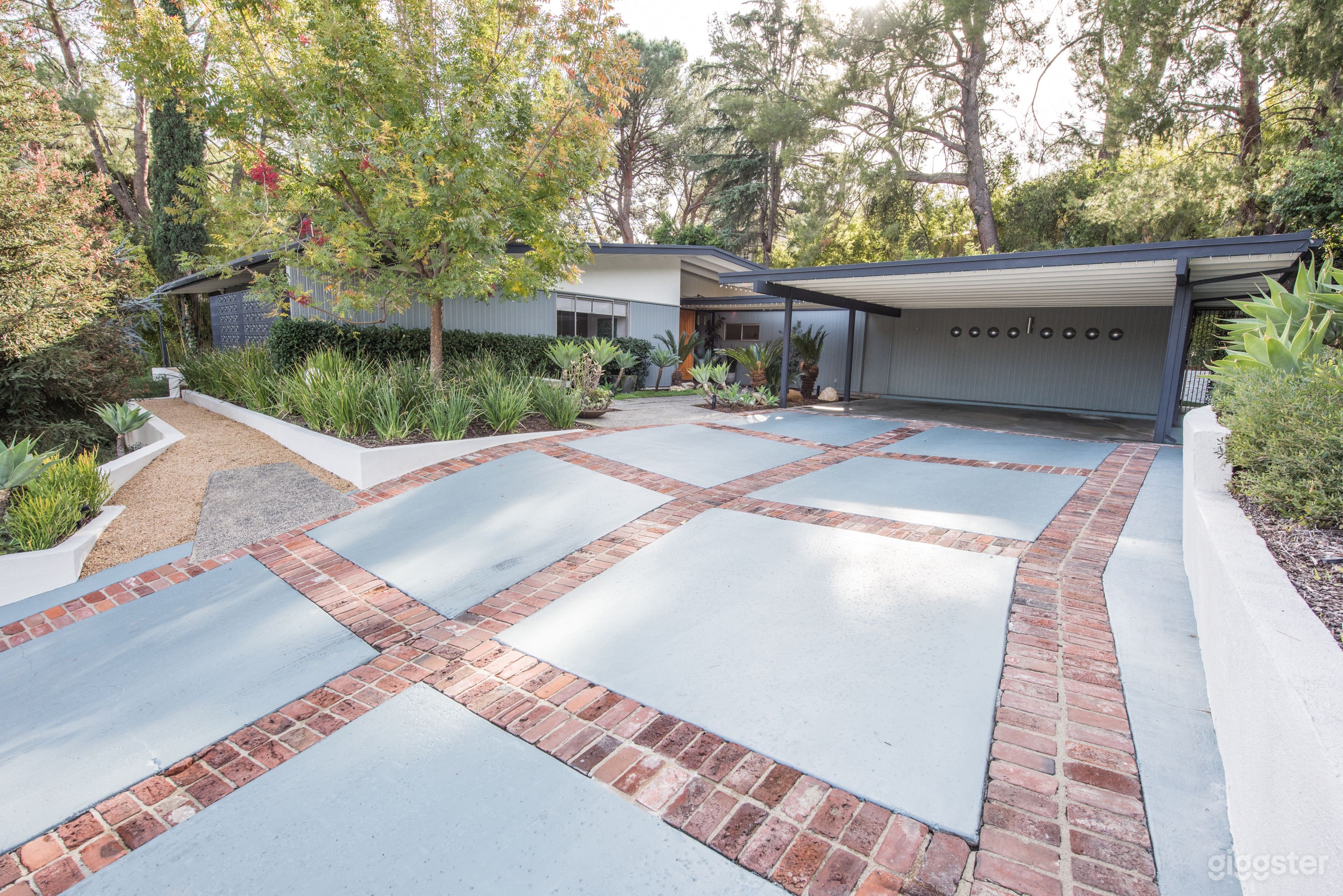 Royal Oaks Retro Photo 3