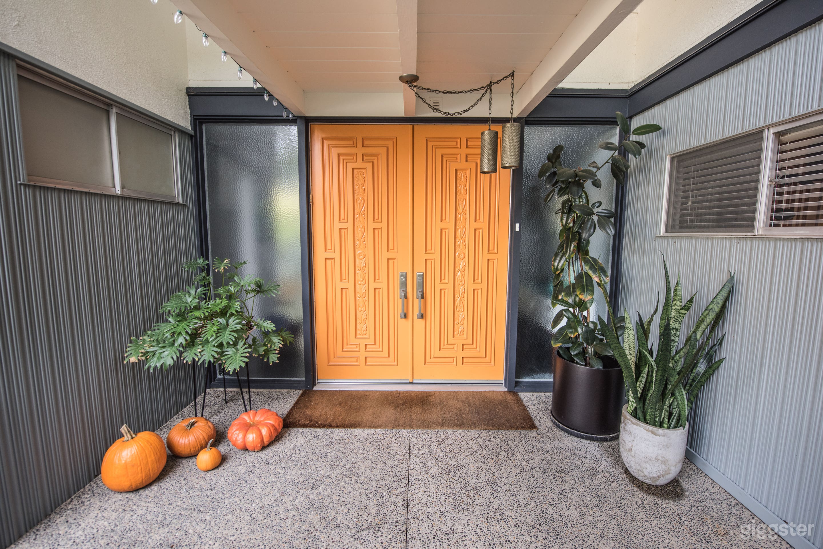 Royal Oaks Retro Photo 4