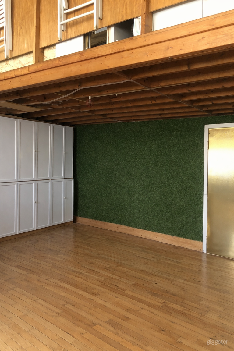  Loft Creative Arts Exposed Brick & Big Windows 