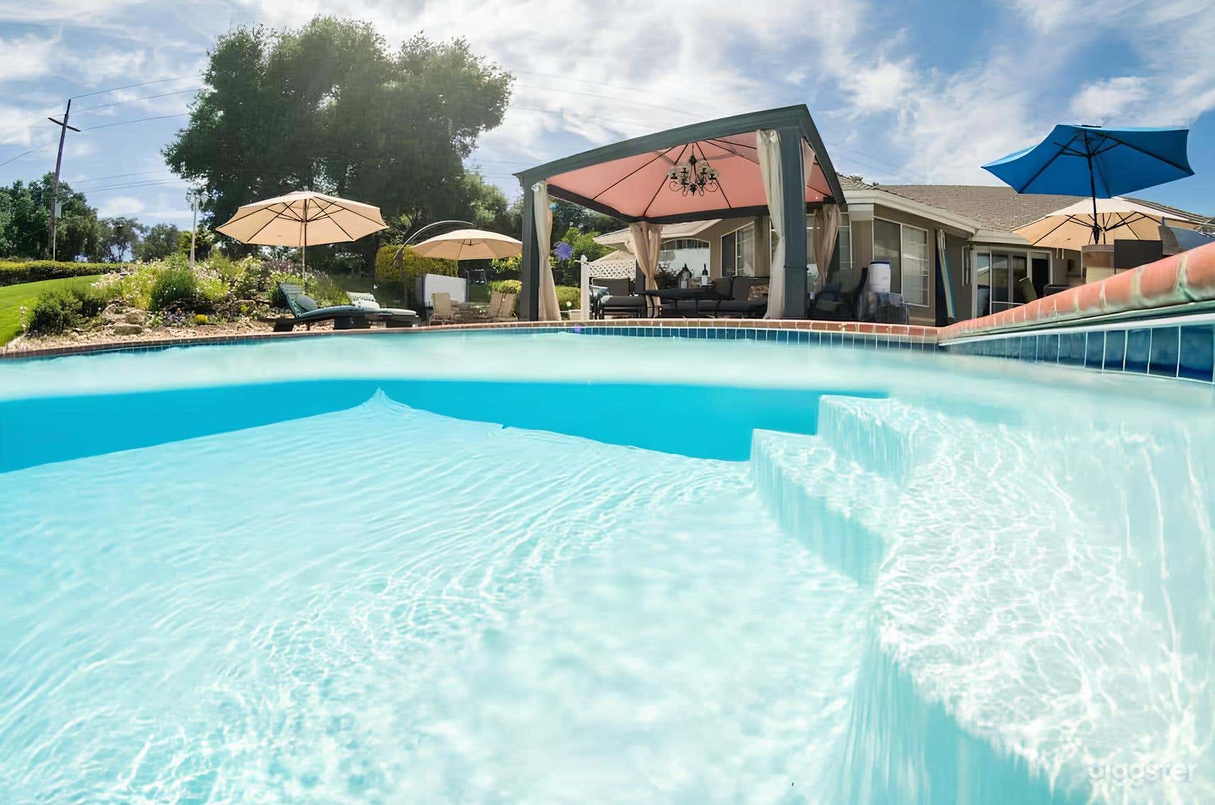 Poolside Bliss &amp; Hot Tub Retreat Photo 3