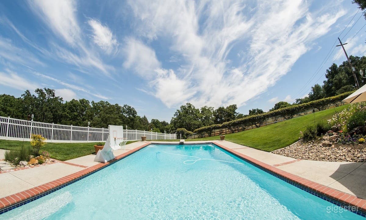 Poolside Bliss &amp; Hot Tub Retreat Photo 1