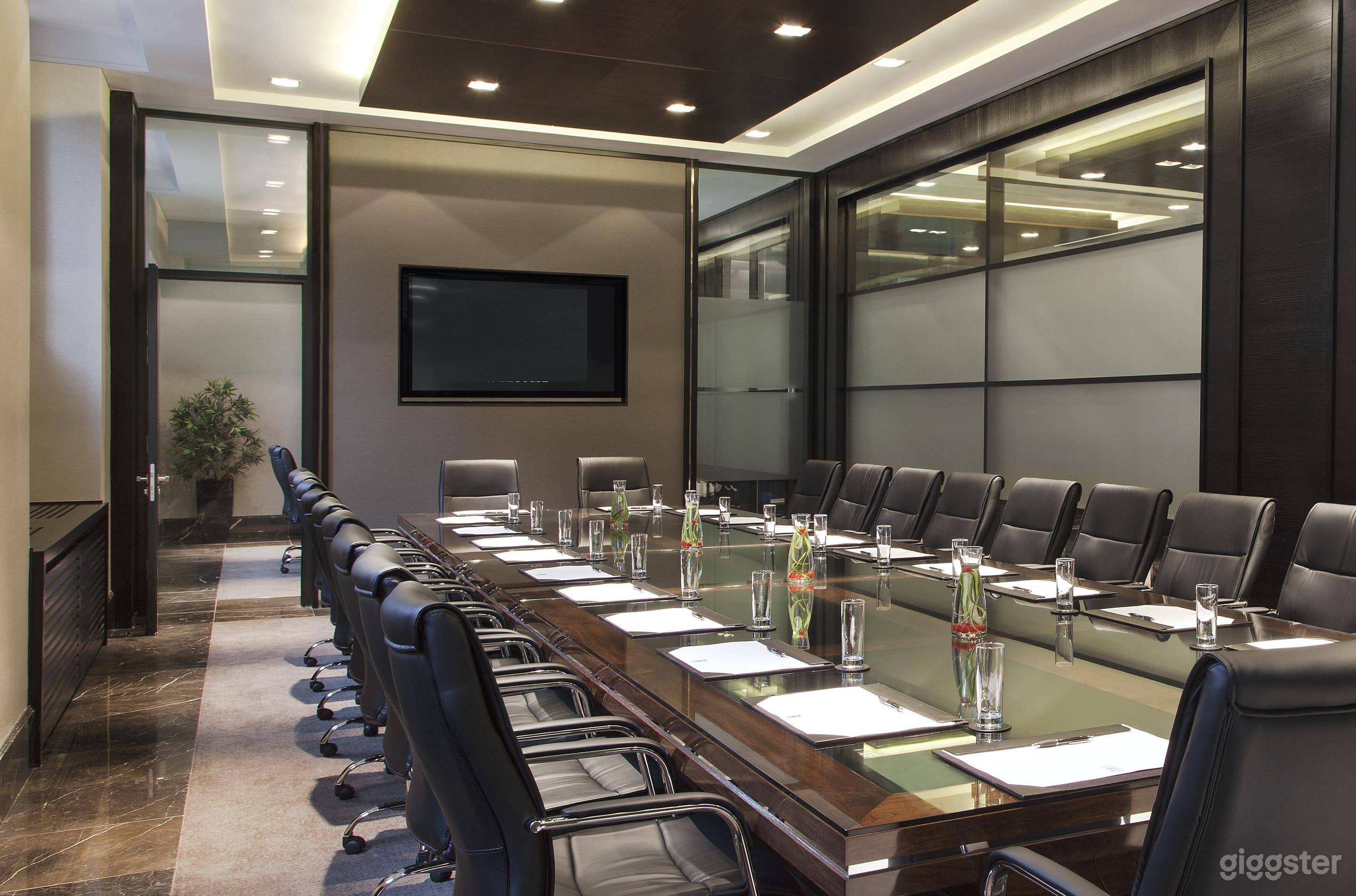 The Strathclyde Suite Photo 2