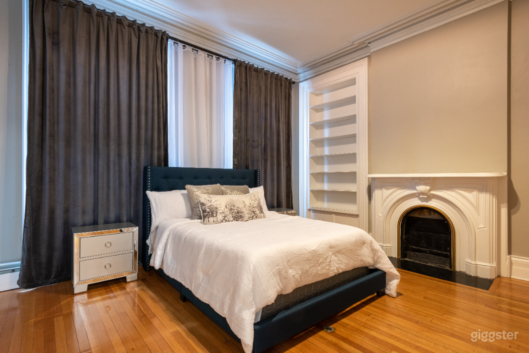 Master bedroom, queen bed.