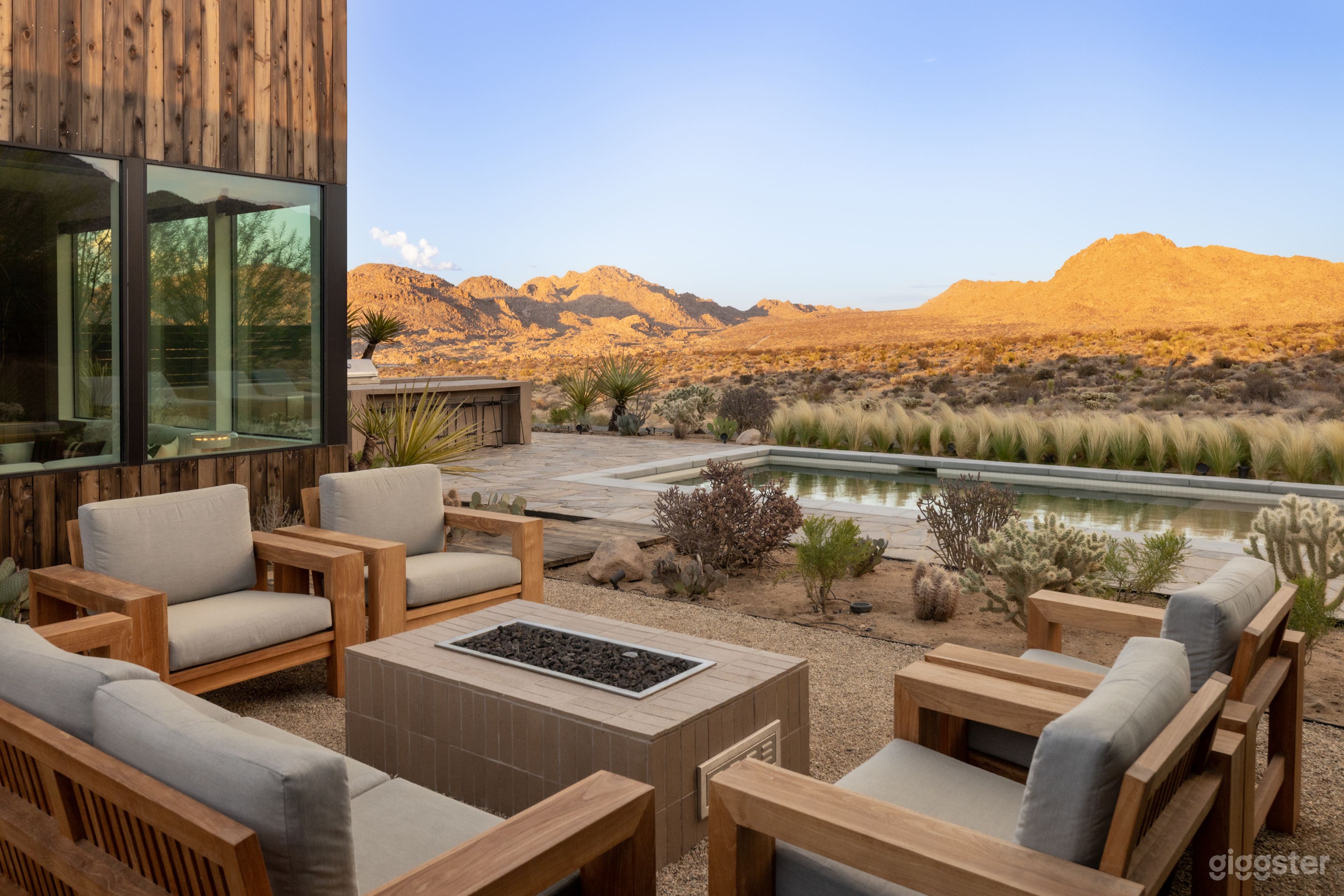 Timber House - Joshua Tree Views, Pool & Spa Photo 3