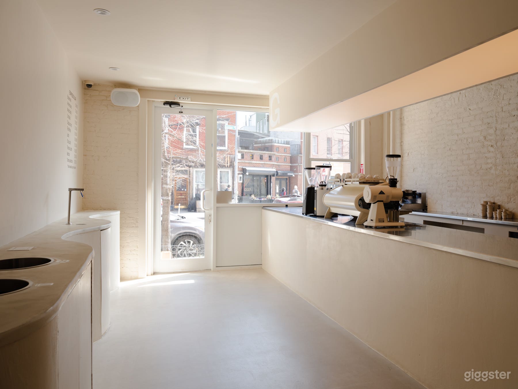 Cozy cafe with minimalist design in Greenpoint, Brooklyn Photo 1