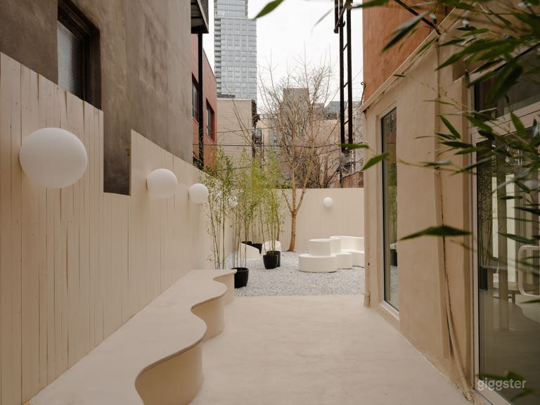  Cozy cafe with minimalist design in Greenpoint, Brooklyn 