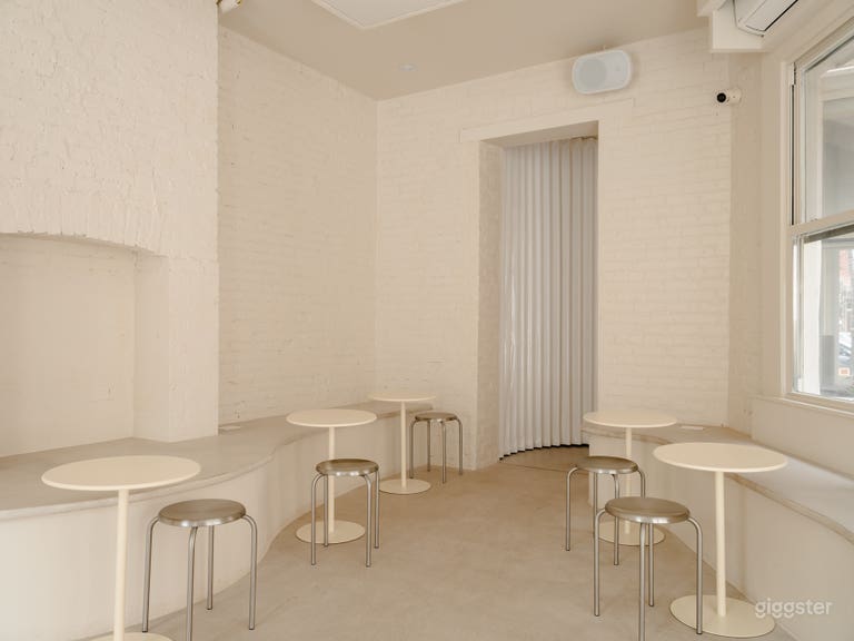  Cozy cafe with minimalist design in Greenpoint, Brooklyn 