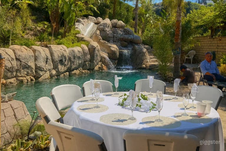  Patio tropical | Piscina con cascada y palmera 