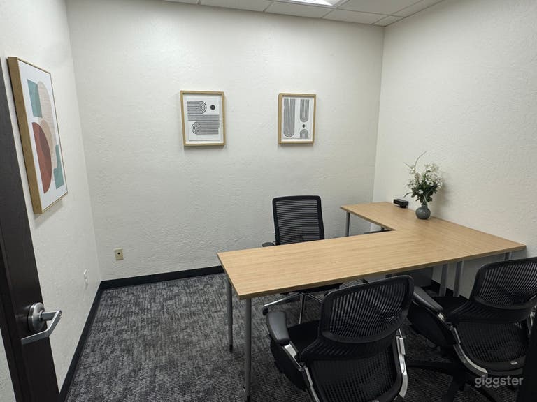  Oficina Diurna Privada con Puerta con Cerradura en Midtown Sacramento 