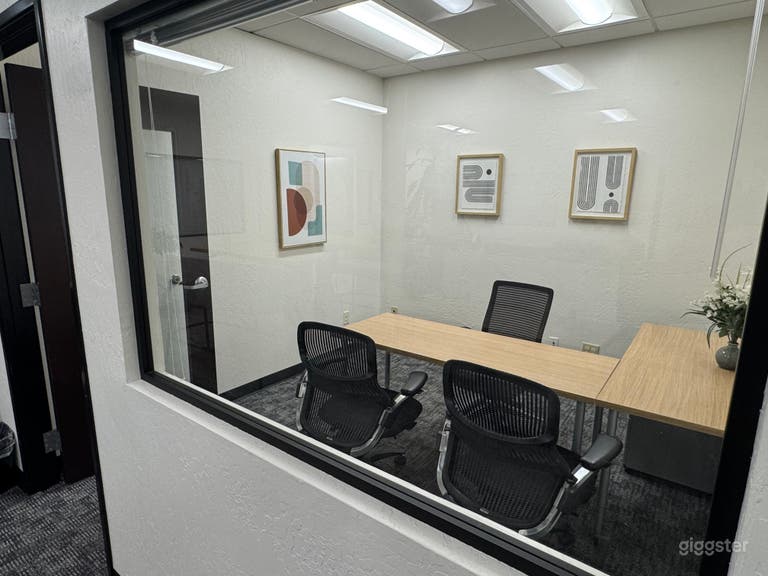  Oficina Diurna Privada con Puerta con Cerradura en Midtown Sacramento 