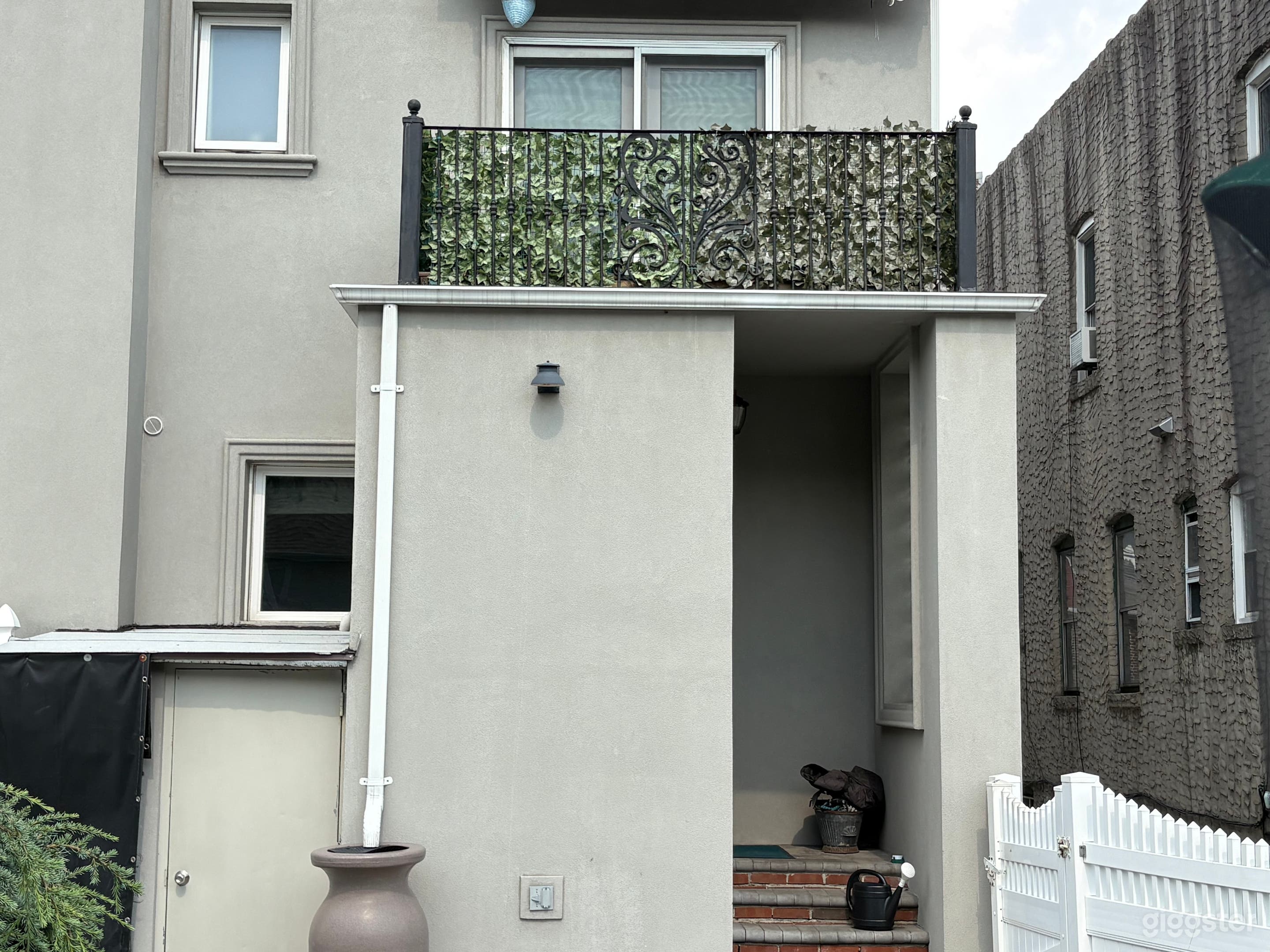 Boho Mid-Century Vibe w/Oasis Garden Photo 4