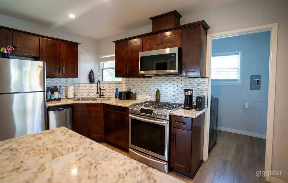 1947 Mid Century Home Located on a Culdesac Photo 4