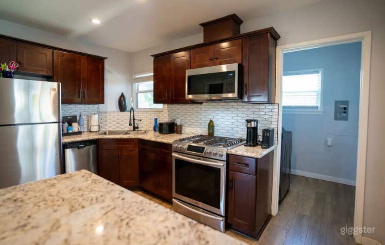  1947 Mid Century Home Located on a Culdesac 