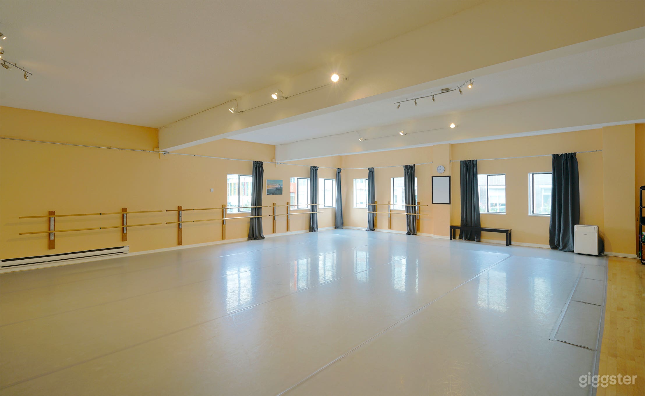 Peach Studio - Warm &amp; Welcoming Dance Studio 1  Photo 2