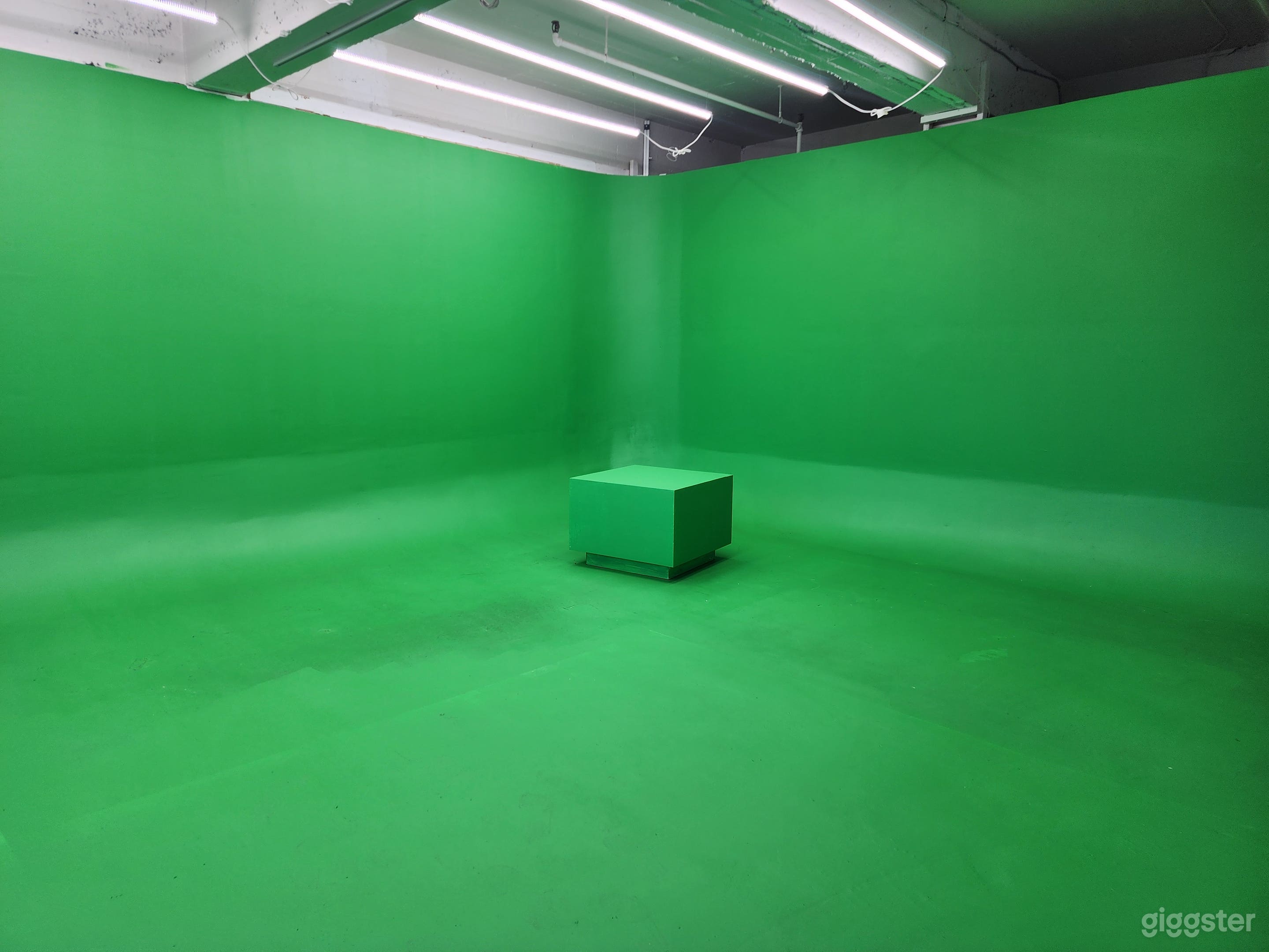 Green screen studio - photo, video, podcast, workshops Photo 1