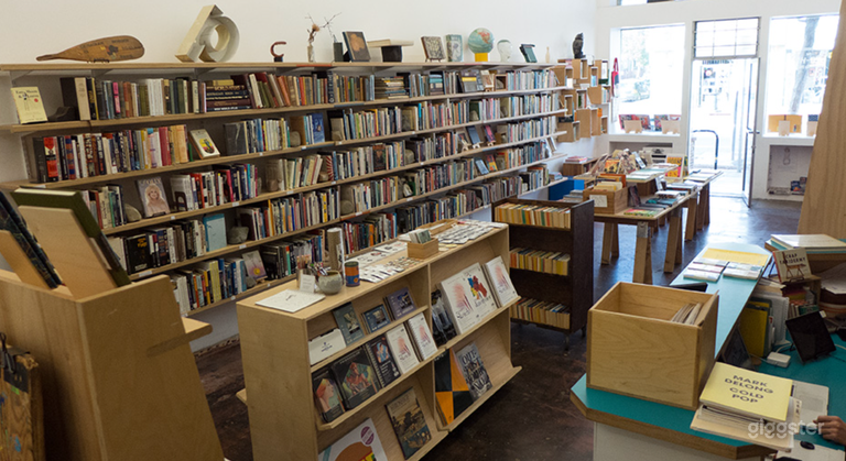  Librairie polyvalente & espace d'événements communautaires 