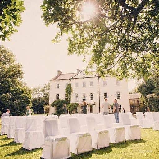 Beautiful Exclusive Mansion for Family Gatherings Photo 1