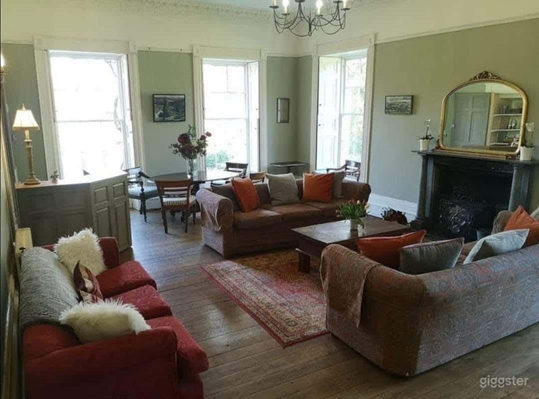 Beautiful Exclusive Mansion for Family Gatherings Photo 3