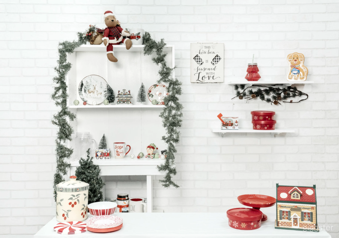 Cozy Christmas Photo Studio Photo 4