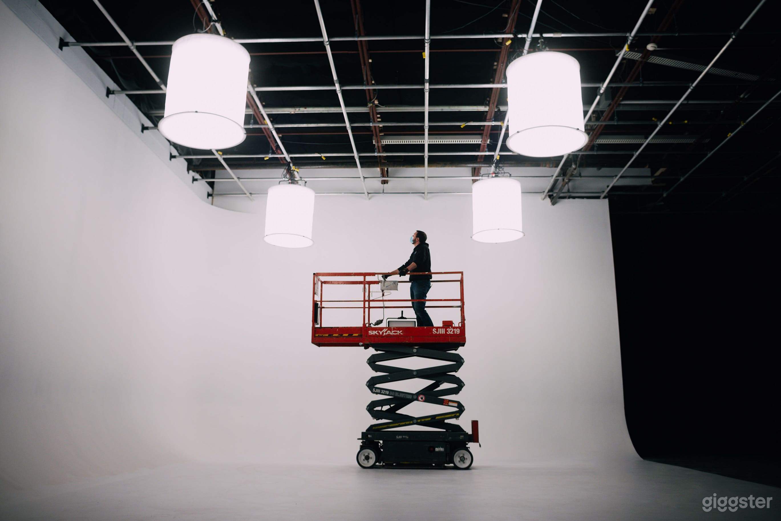 Scissor Lift and cyclorama