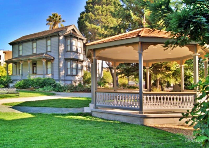 Glamorous Event Venue with Indoor/Outdoor Spaces (Buyout) Photo 4