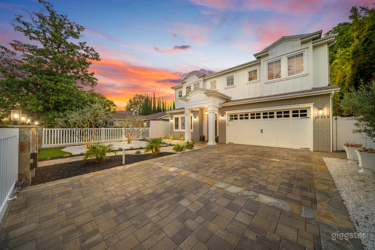  Ranch-Style Mansion w/ Contemporary Architecture 