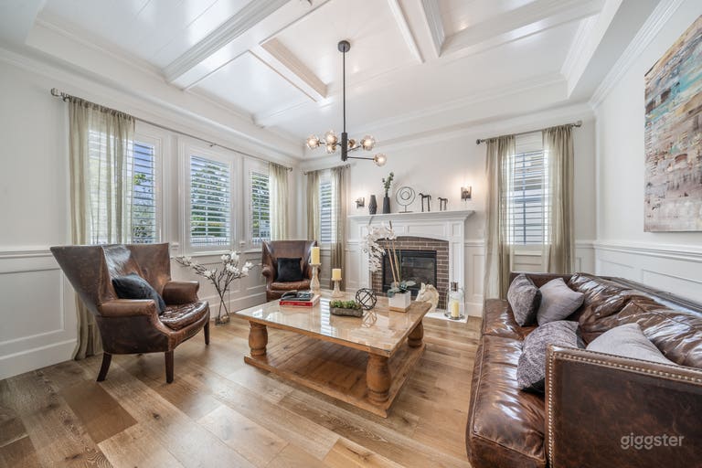  Ranch-Style Mansion w/ Contemporary Architecture 