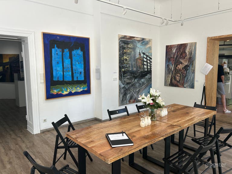  Kunstvolles Café mit Außenterrasse 