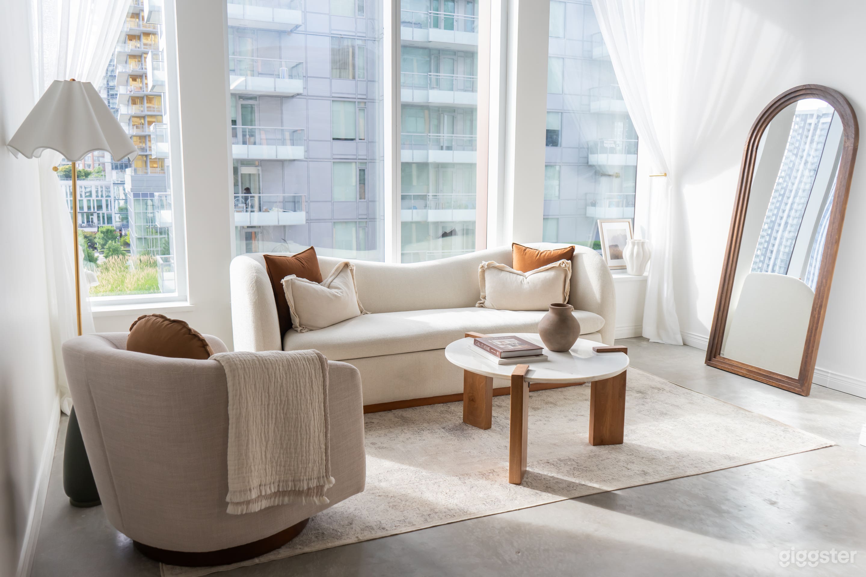 Stunning Sunlit Industrial Studio in Burnaby Photo 4