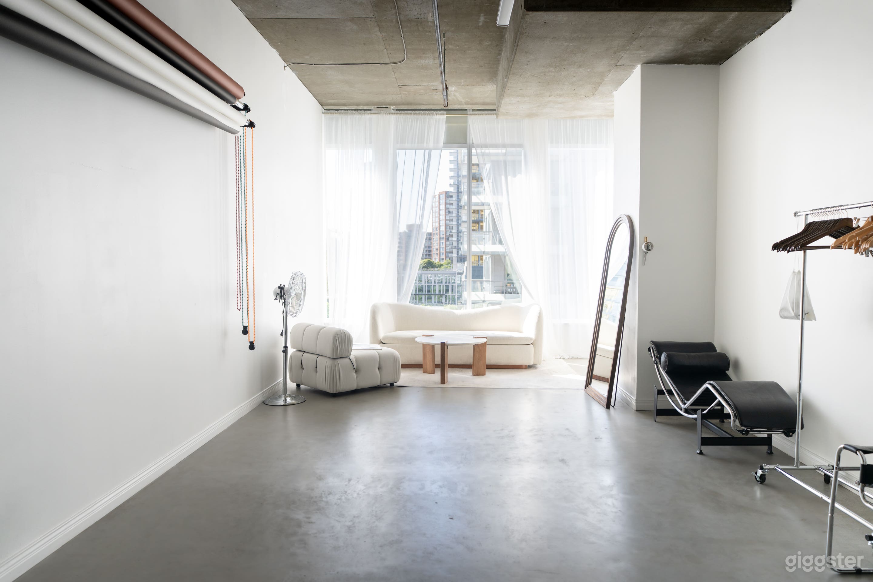 Stunning Sunlit Industrial Studio in Burnaby Photo 2