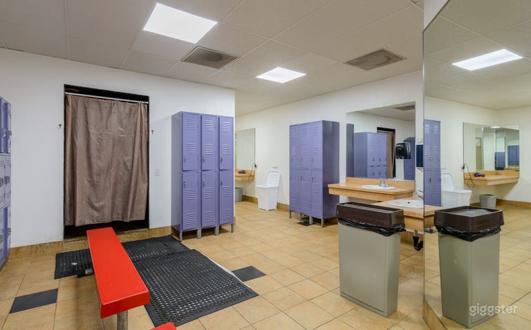  Women&#x27;s Change Room 