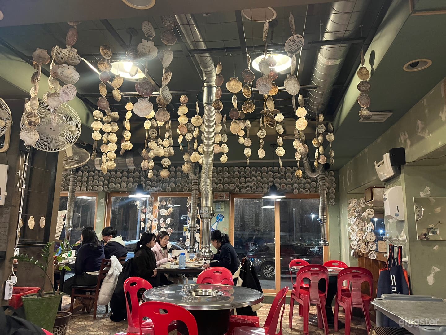 청사포 바다 앞 독특한 인테리어로 꾸며진 조개구이집 촬영지 Photo 3